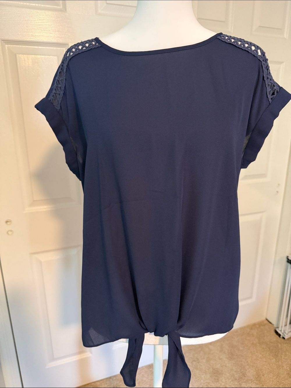 Fortune+Ivy Women's Navy Tie-Front Short Sleeve Top - Medium